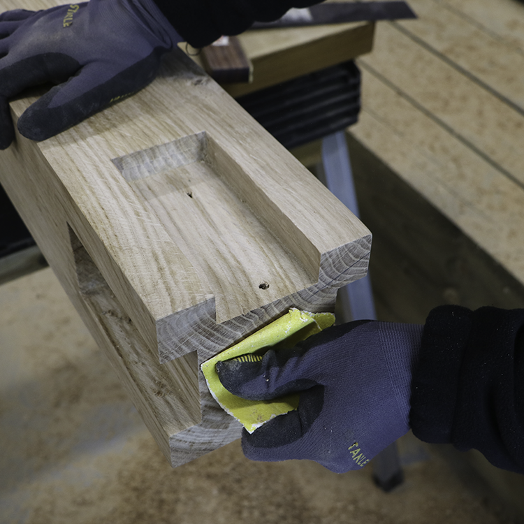 A Strong Oak Frame Finish image
